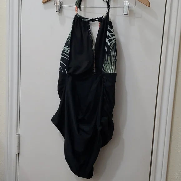 Cupshe Emelia Tropical Halter Plus Size One Piece Swimsuit, sz 2x - Picture 7 of 9
